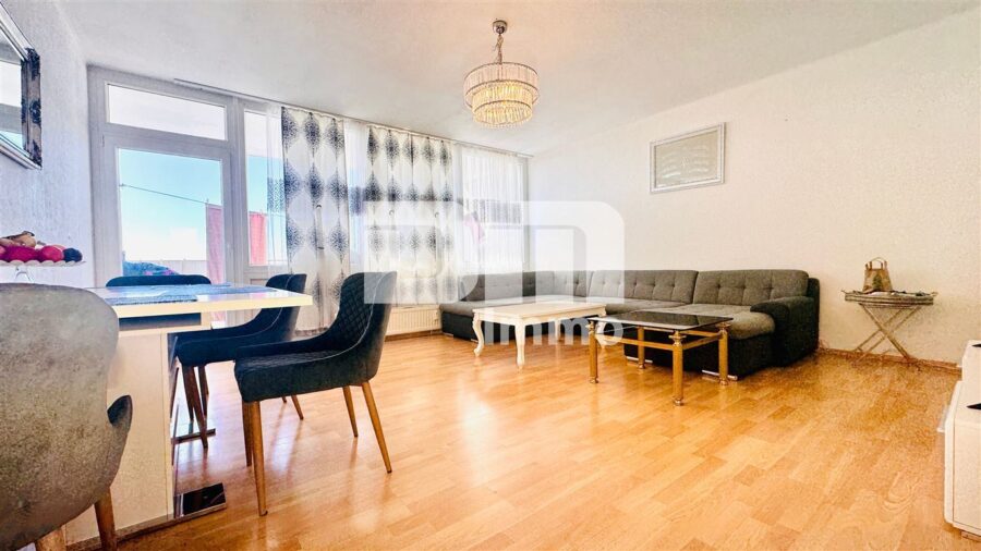 Wohnungspaket 3 Zimmer + Apartment mit Balkon, Panoramablick in Traumlage - WE1 Wohn / Esszimmer / Zugang Balkon